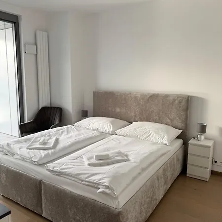 Eurovea Tower River View Down Town Apartamento Bratislava