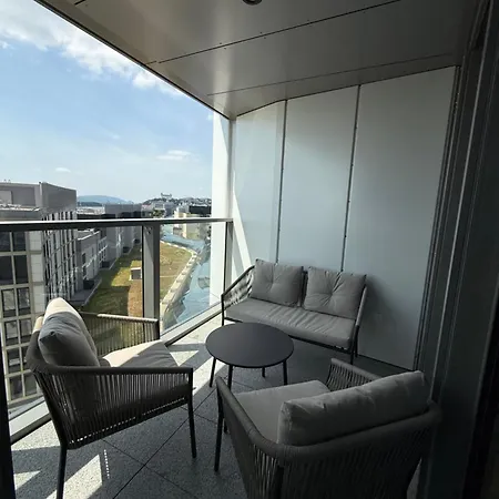Apartment Eurovea Tower River View Down Town