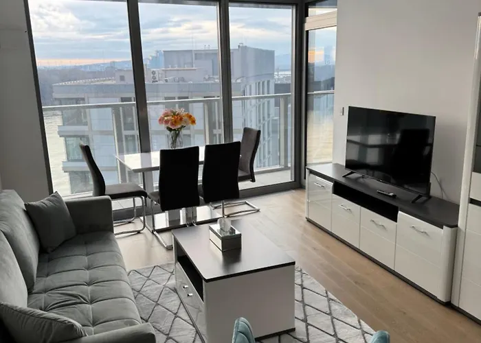 Eurovea Tower River View Down Town 브라티슬라바