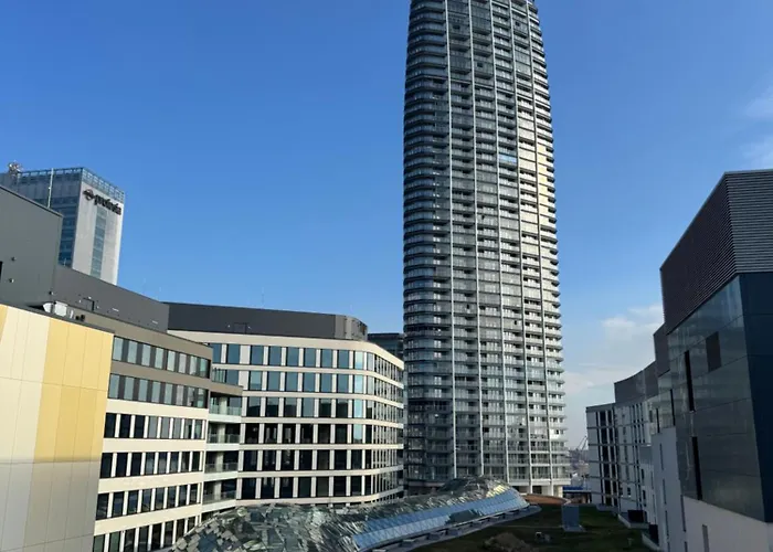 Eurovea Tower River View Down Town 브라티슬라바